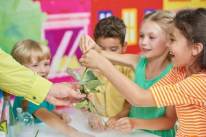 Wspieranie kreatywności i myślenia dywergencyjnego u dzieci w wieku przedszkolnym